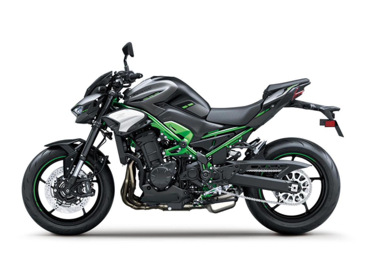 Kawasaki Z900 Left Side View
