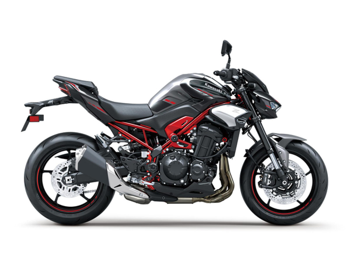 Kawasaki Z900 Right Side View