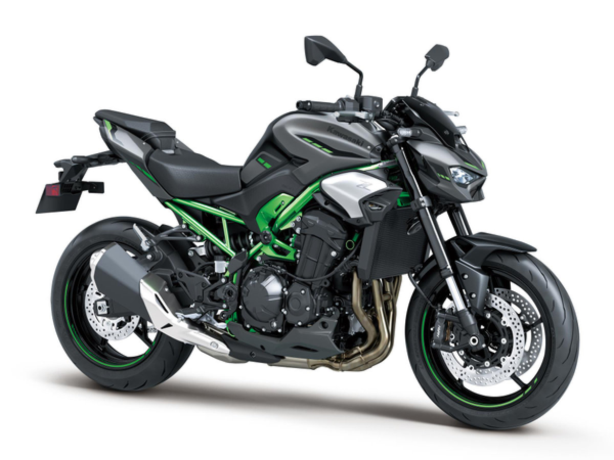 Kawasaki Z900 Right Diagonal View